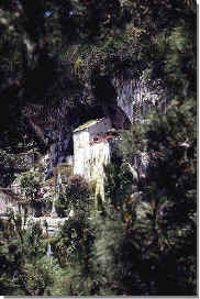 wpe7.jpg (32649 byte)